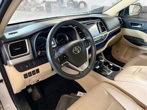 Used 2016 Toyota Highlander Limited image 8