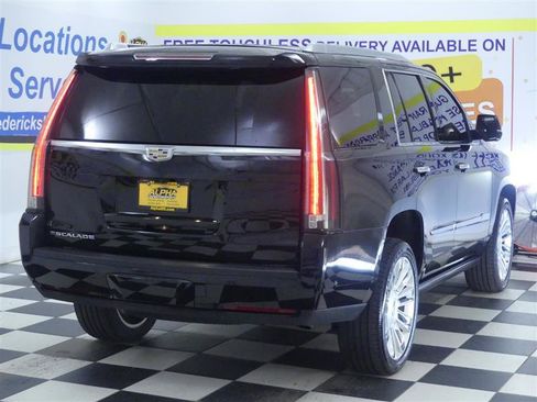 Used 2017 Cadillac Escalade Platinum AWD/4WD image 6