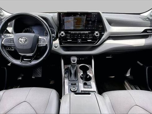 Used 2021 Toyota Highlander Platinum AWD/4WD image 16
