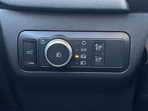 Used 2020 Ford Escape Titanium image 9