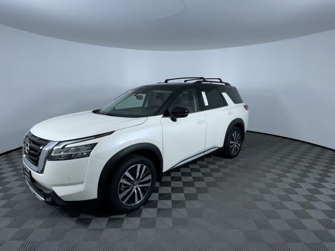 Certified 2022 Nissan Pathfinder Platinum w/ Cargo Package AWD/4WD image 4