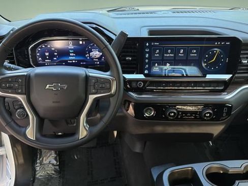Used 2024 Chevrolet Silverado 1500 RST w/ Z71 Off-Road Package AWD/4WD image 10