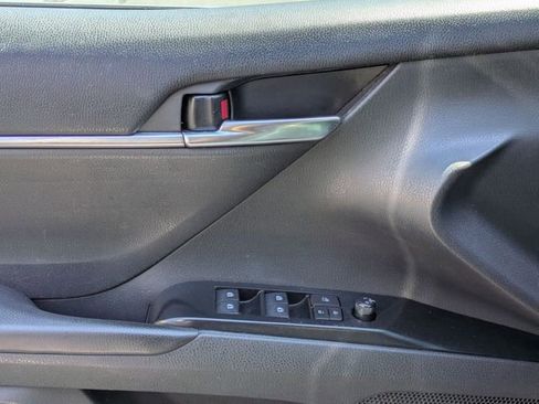 Used 2019 Toyota Camry SE w/ Carpet Mat Package FWD image 12