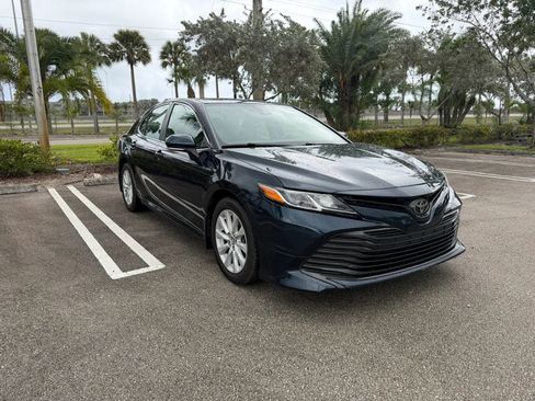 Used 2020 Toyota Camry LE w/ Convenience Package image 5
