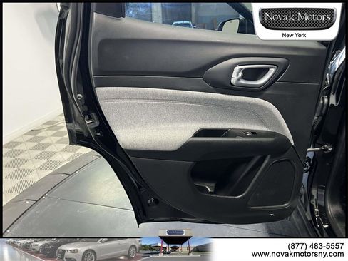 Used 2022 Jeep Compass Latitude image 16