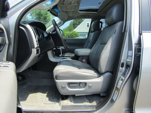 Used 2008 Toyota Sequoia Limited AWD/4WD image 12