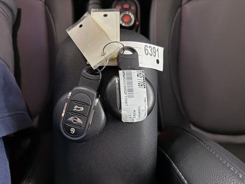 Used 2017 MINI Cooper 4-Door Hardtop image 33