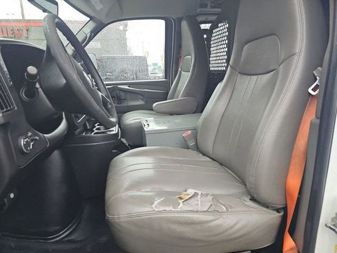 Used 2014 Chevrolet Express 2500 RWD image 9