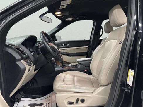 Used 2018 Ford Explorer XLT w/ Equipment Group 202A image 13
