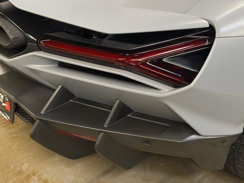 Used 2024 Lamborghini Revuelto AWD/4WD image 21