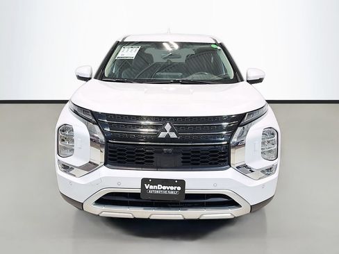 Used 2024 Mitsubishi Outlander SE AWD/4WD image 2