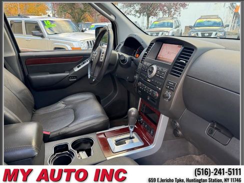 Used 2012 Nissan Pathfinder LE image 29
