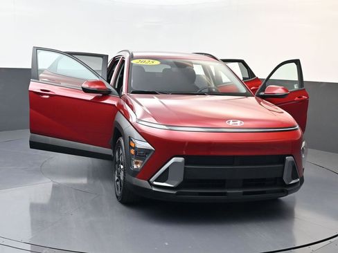 Certified 2025 Hyundai Kona SEL FWD image 30