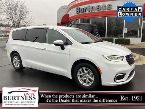 Certified 2023 Chrysler Pacifica Touring-L image 1