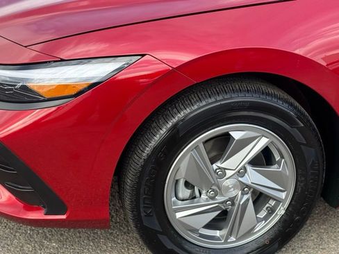 Used 2025 Hyundai Elantra SE image 18