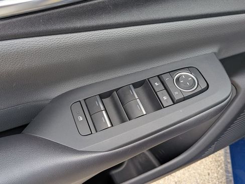 Used 2023 Toyota Prius XLE FWD image 9