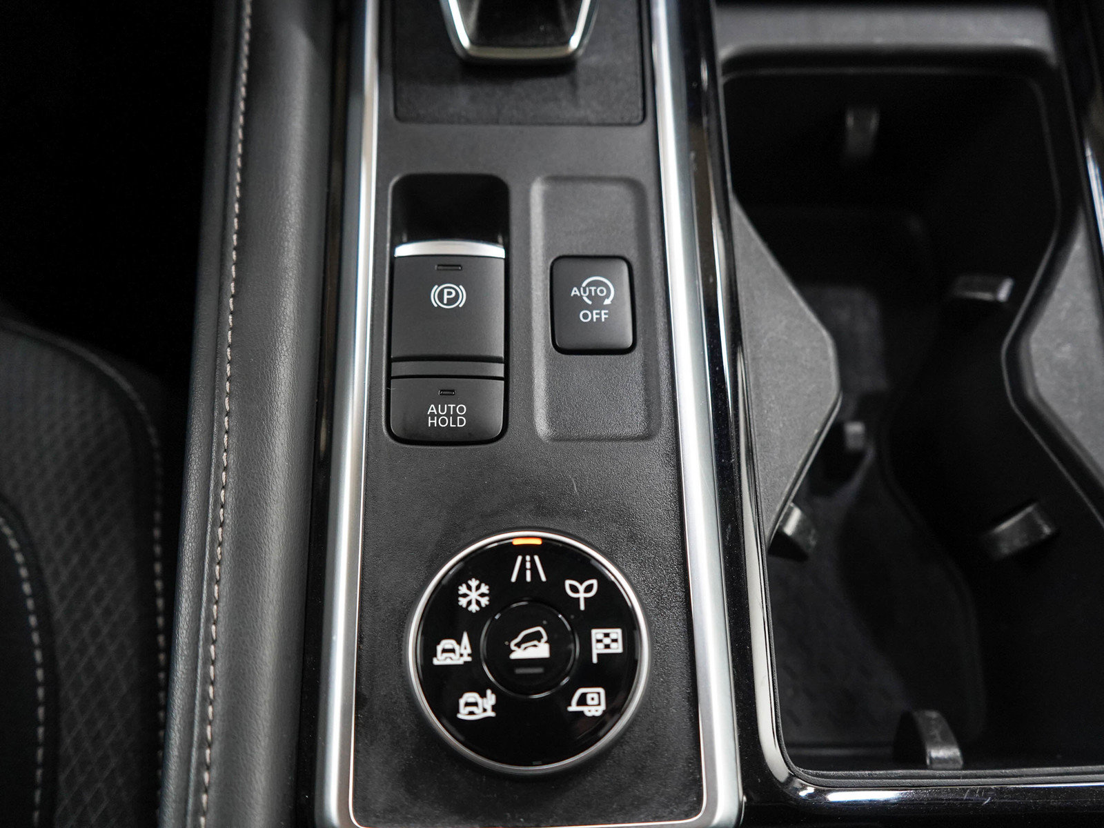 Used 2023 Nissan Pathfinder SV w/ SV Premium Package AWD/4WD image 26