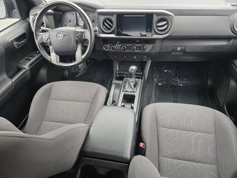 Used 2017 Toyota Tacoma TRD Sport image 34