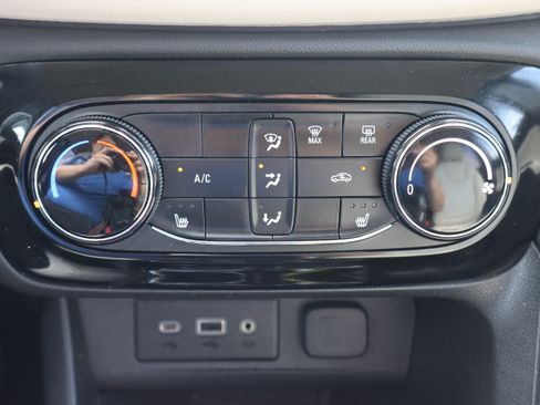 Used 2023 Buick Encore GX Preferred w/ Cold Weather Comfort Package FWD image 20