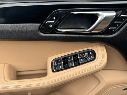 Used 2021 Porsche Macan Base image 12