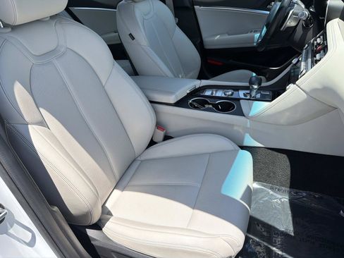 Used 2025 Genesis G70 2.5T RWD image 22