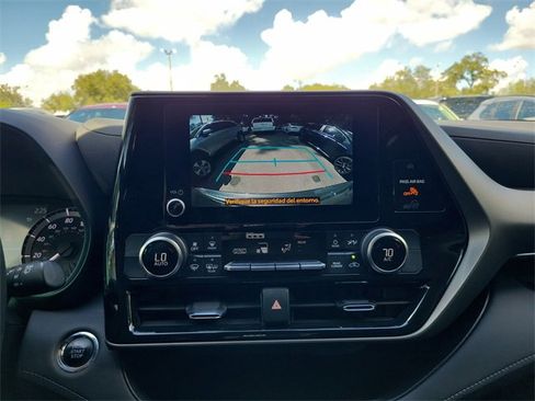 Used 2023 Toyota Highlander L image 21