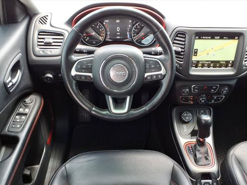 Used 2020 Jeep Compass Trailhawk w/ Cold Weather Group AWD/4WD image 3