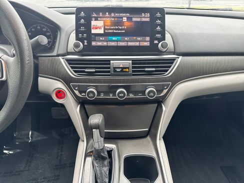 Used 2018 Honda Accord EX image 18