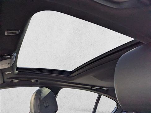 Used 2019 BMW 530e w/ Convenience Package image 16