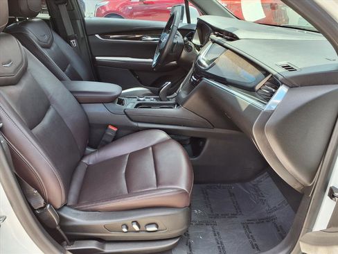 Used 2021 Cadillac XT6 Premium Luxury FWD image 9