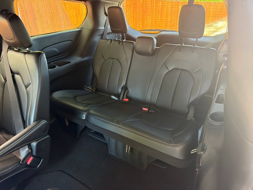 Used 2024 Chrysler Pacifica Touring-L w/ S Appearance Package FWD image 32