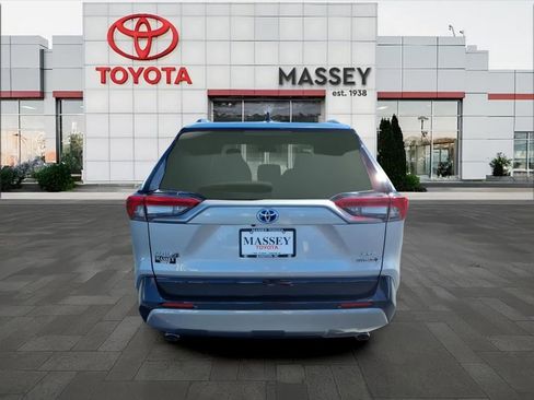 Used 2023 Toyota RAV4 XSE AWD/4WD image 4