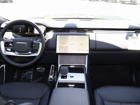 New 2025 Land Rover Range Rover SE image 14