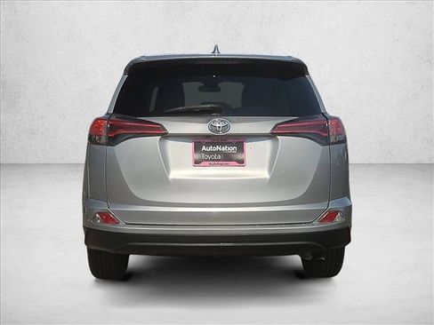 Used 2018 Toyota RAV4 LE FWD image 7