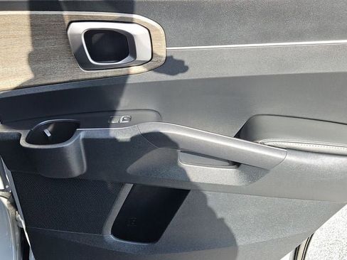 Used 2022 Kia Sorento S image 37