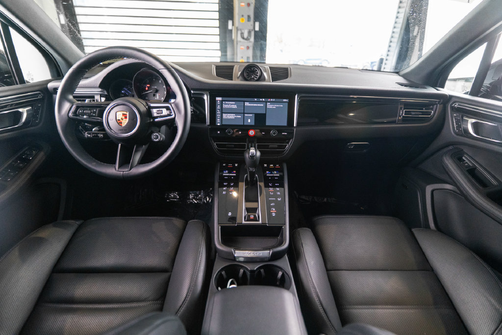 Certified 2026 Porsche Macan AWD/4WD image 14