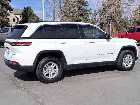 Used 2023 Jeep Grand Cherokee Laredo image 9