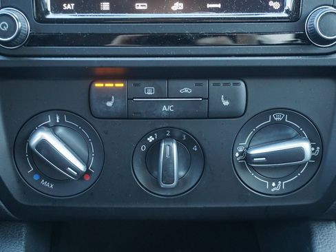 Used 2017 Volkswagen Jetta SE image 12