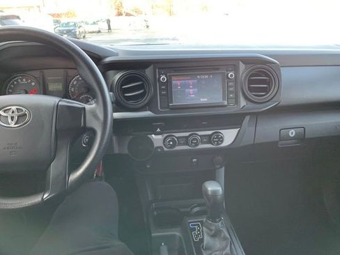 Used 2017 Toyota Tacoma SR image 18