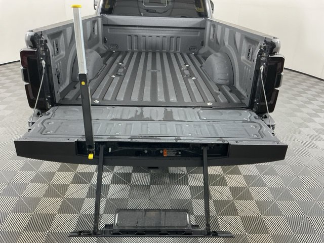 Certified 2025 Ford F450 Platinum w/ FX4 Off-Road Package AWD/4WD image 8