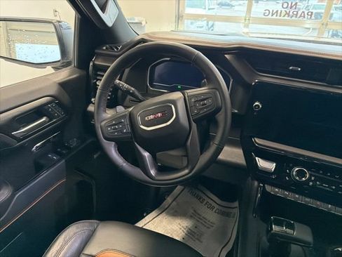 Used 2025 GMC Sierra 1500 AT4 w/ AT4 Premium Package AWD/4WD image 33