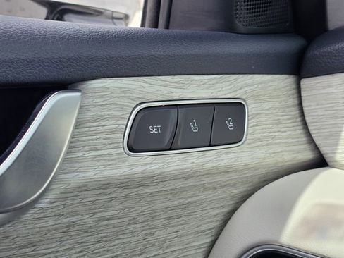 Used 2023 Hyundai Palisade Calligraphy image 17