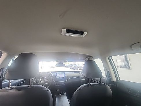 Used 2024 Nissan Altima 2.5 SV FWD image 16
