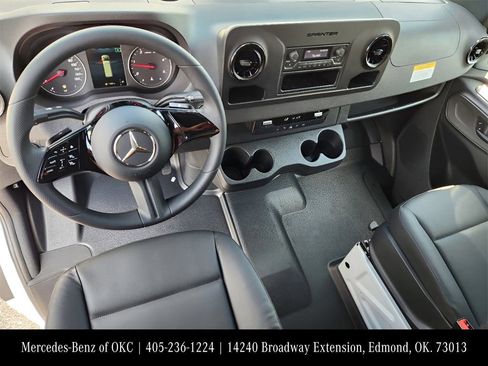 Used 2025 Mercedes-Benz Sprinter 2500 image 18