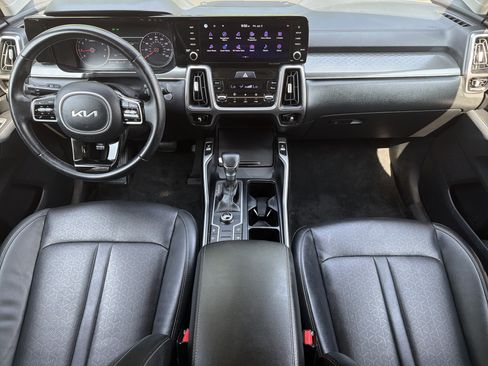 Used 2022 Kia Sorento S FWD image 3