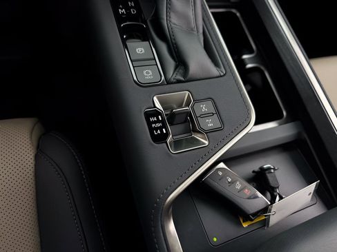 Used 2024 Lexus GX 550 image 15