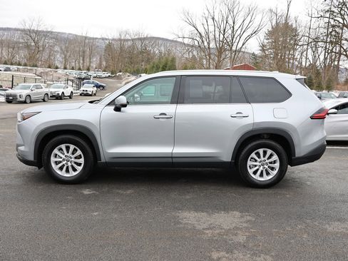 Used 2025 Toyota Grand Highlander AWD image 4