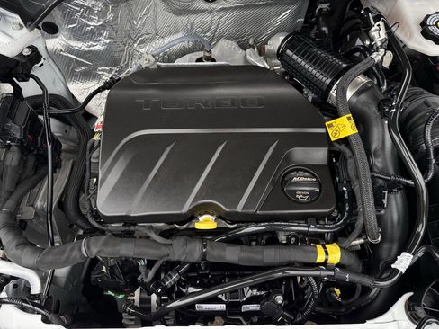 Certified 2025 Chevrolet Trax RS w/ Sunroof Package FWD image 25