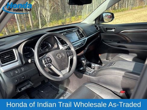 Used 2014 Toyota Highlander Limited image 11