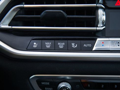 Used 2019 BMW X5 xDrive40i w/ M Sport Package AWD/4WD image 19